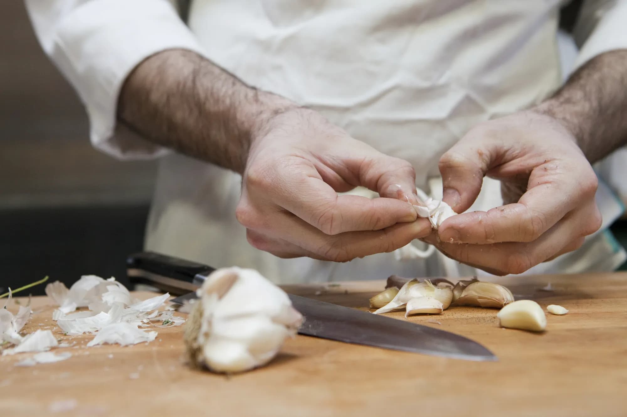 How Restaurants Can Reduce Labour Costs with Peeled Garlic – banner